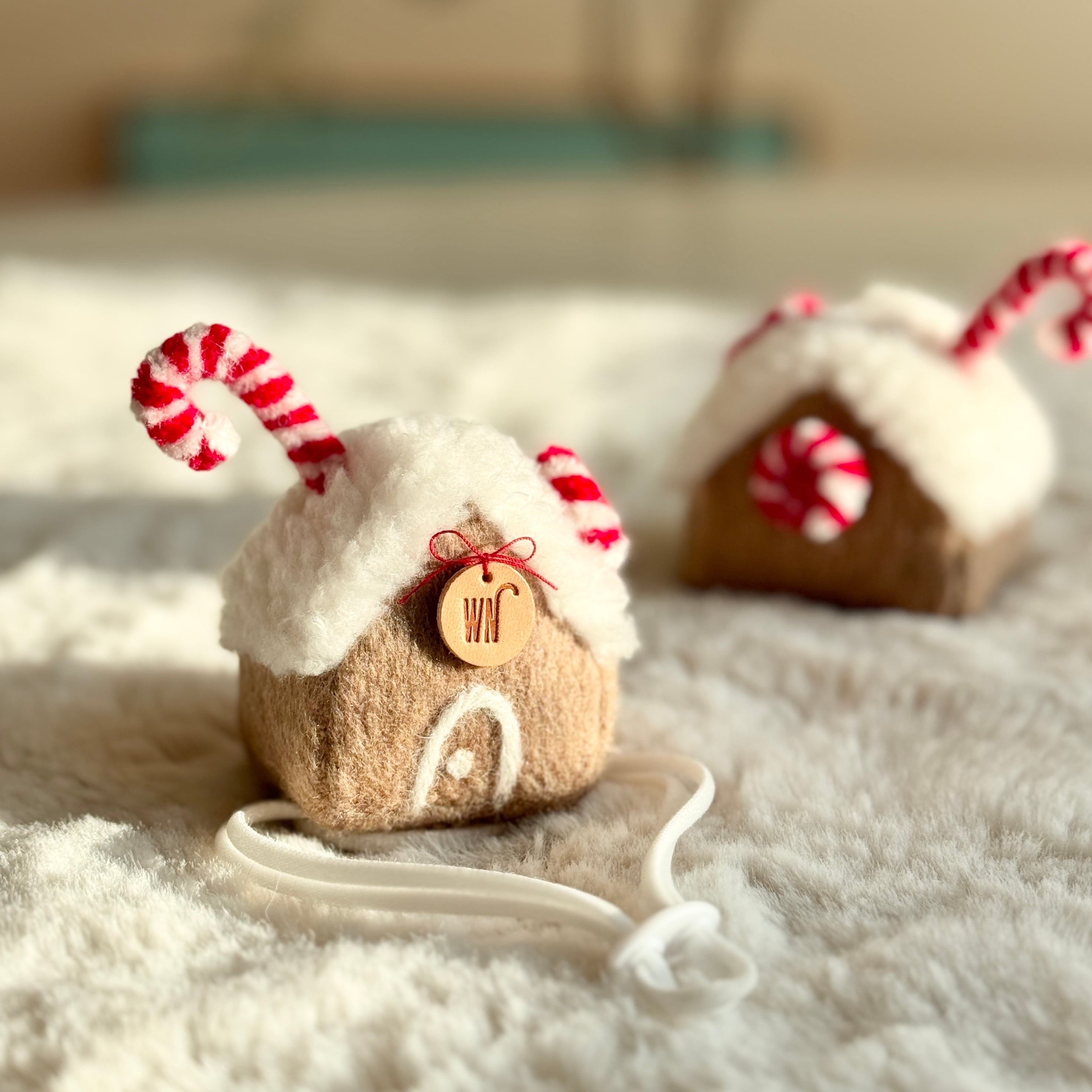 gingerbread house hat from WETNOSE 猫 帽子 クリスマス