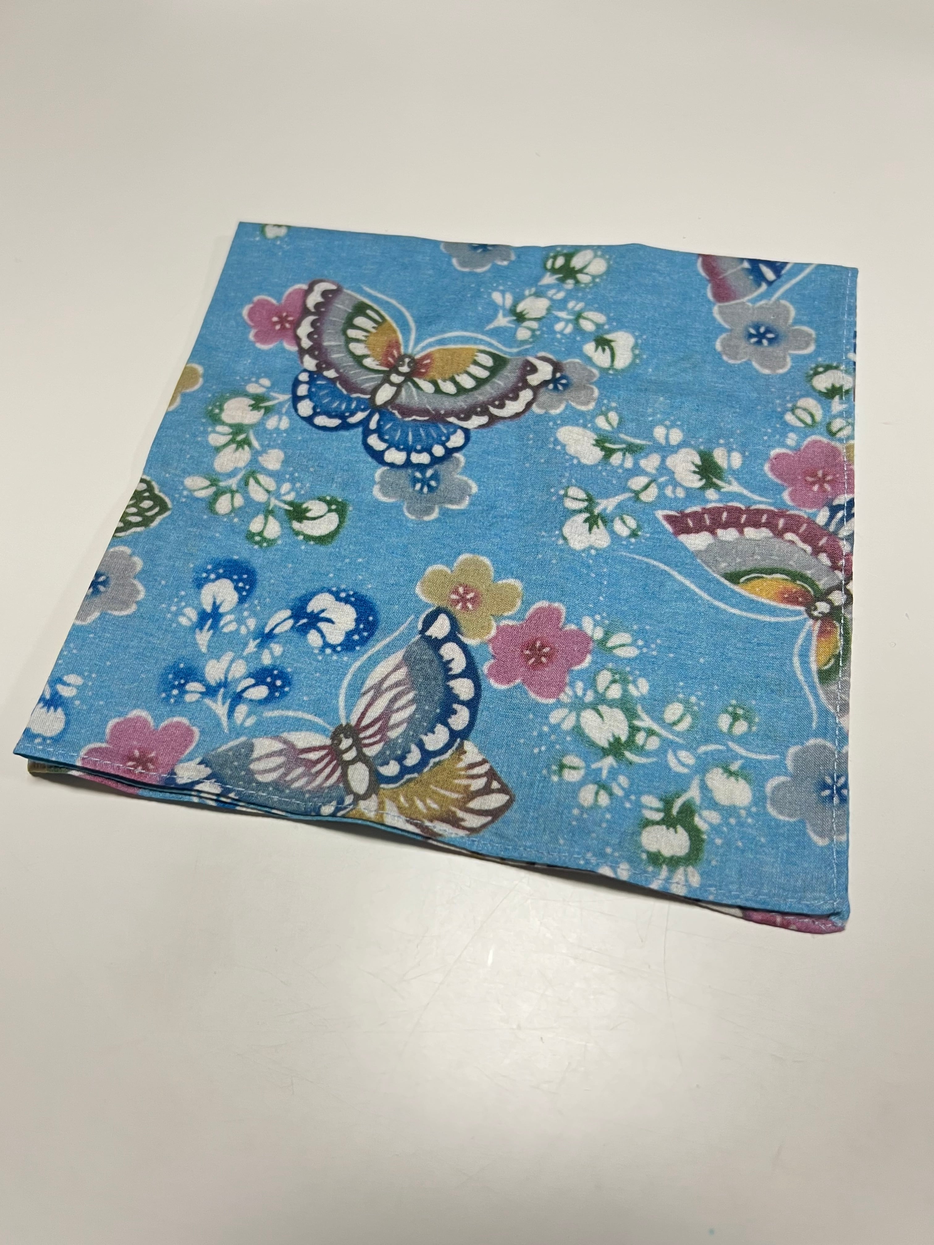 紅型 蝶 デザイン 紅型柄ハイビスカスと蝶 マグカップを購入 デザインT