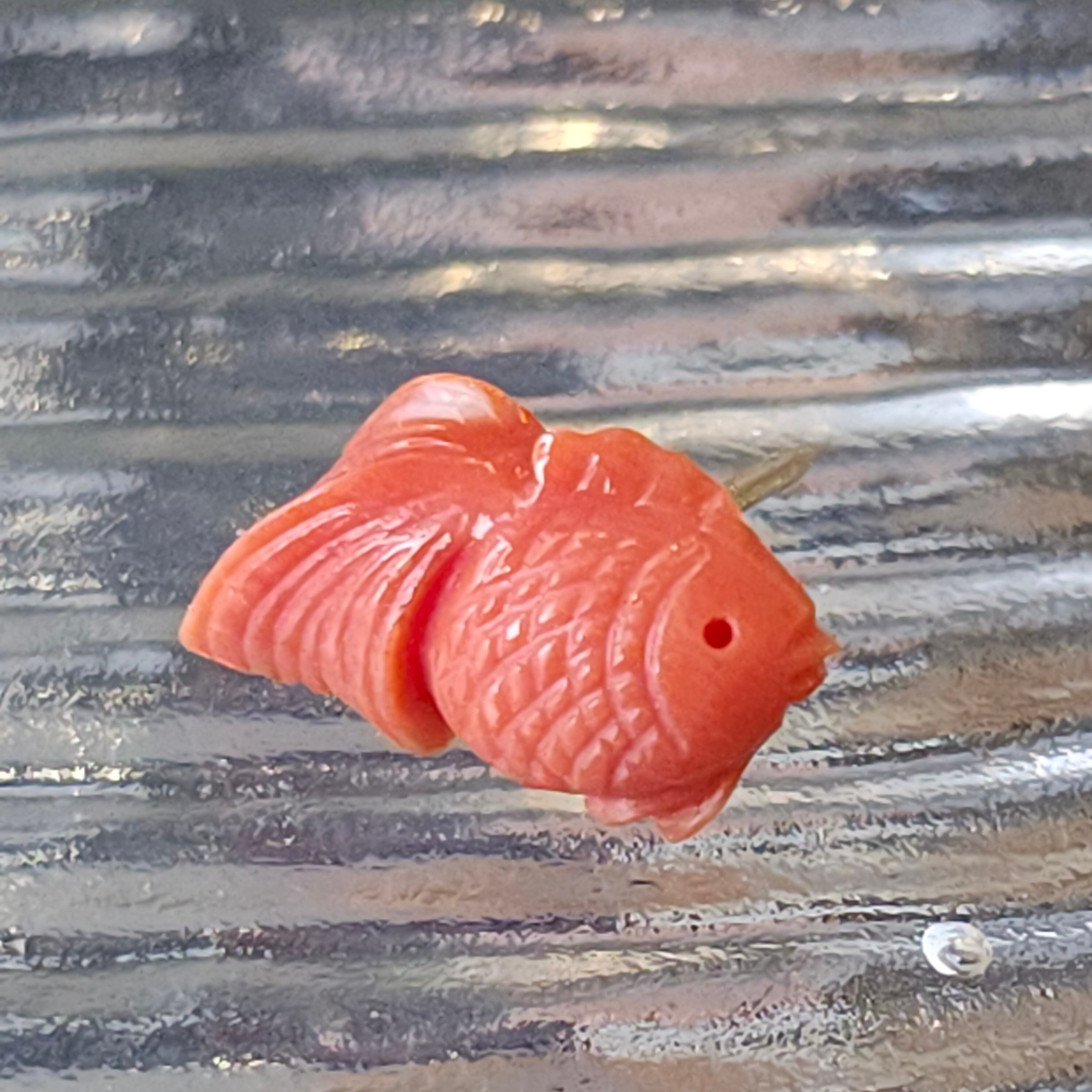 金魚のタイタック 桃色珊瑚彫刻 025 【商品紹介動画が商品説明からご覧