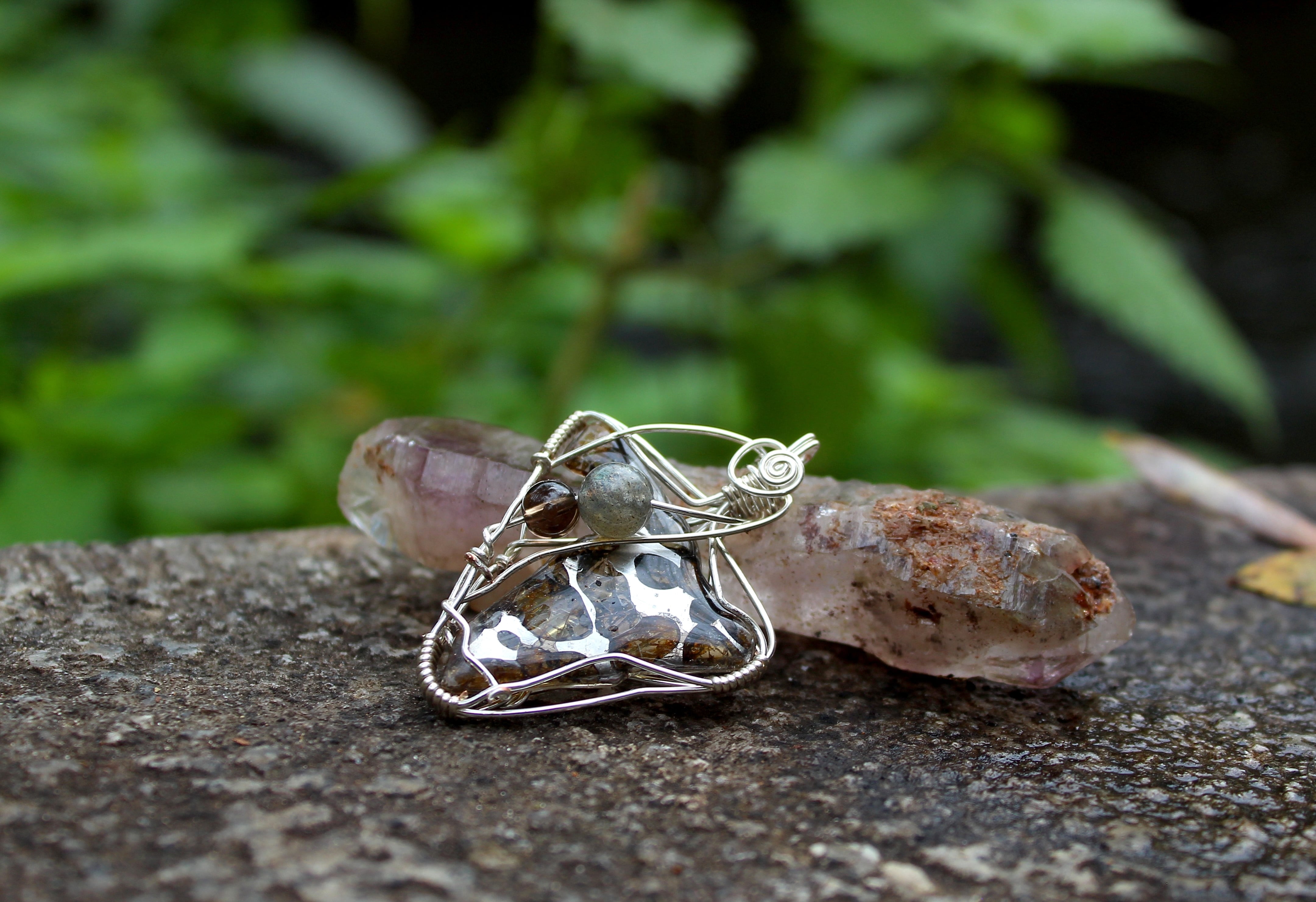 セリコパラサイト 宇宙の霊的エネルギー、ひらめきや直感 | T-Stones 英国