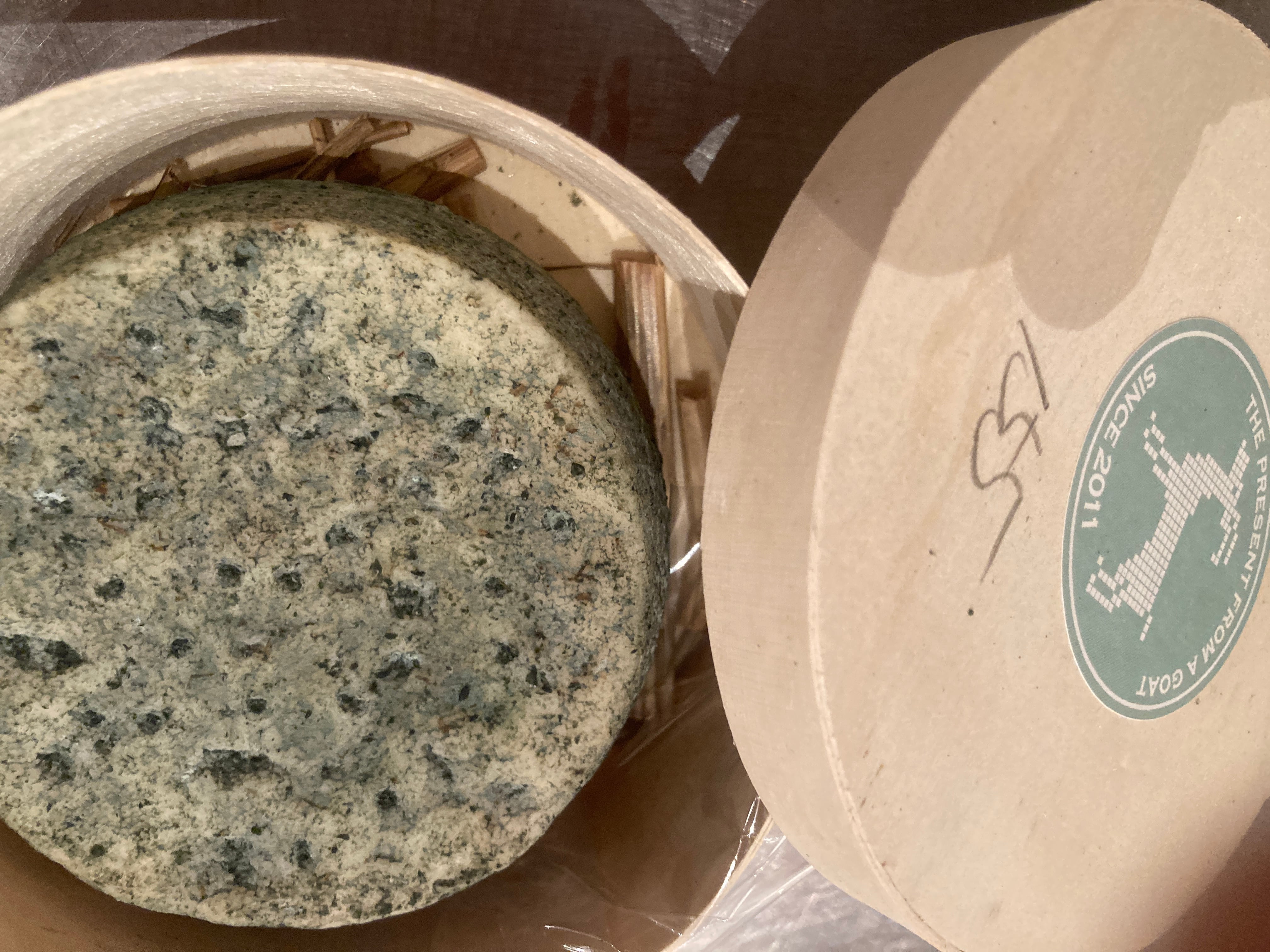 青かびチーズ(麦わら熟成） | 山羊さんの贈り物