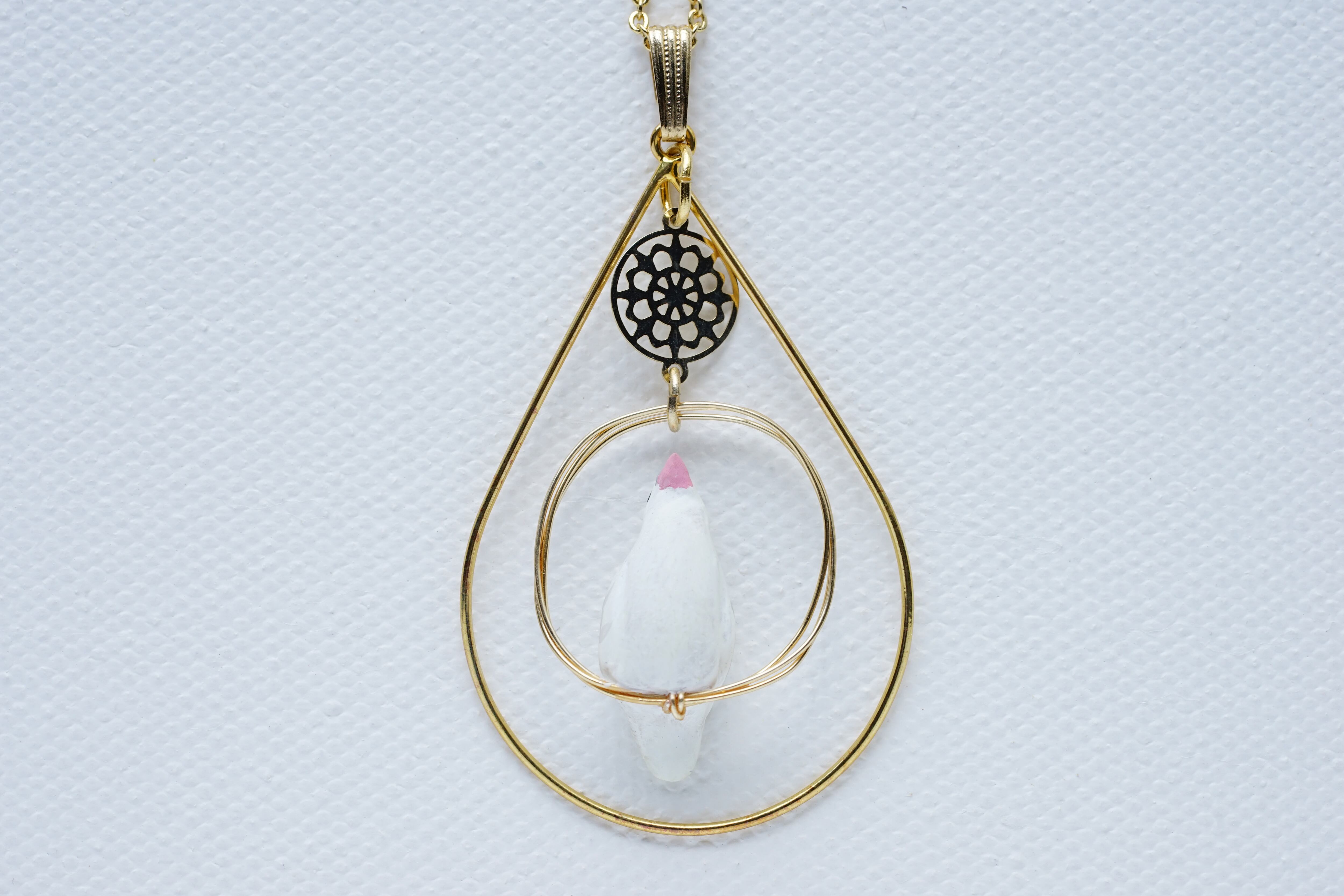 鳩(白)囲みアクセ付ペンダント