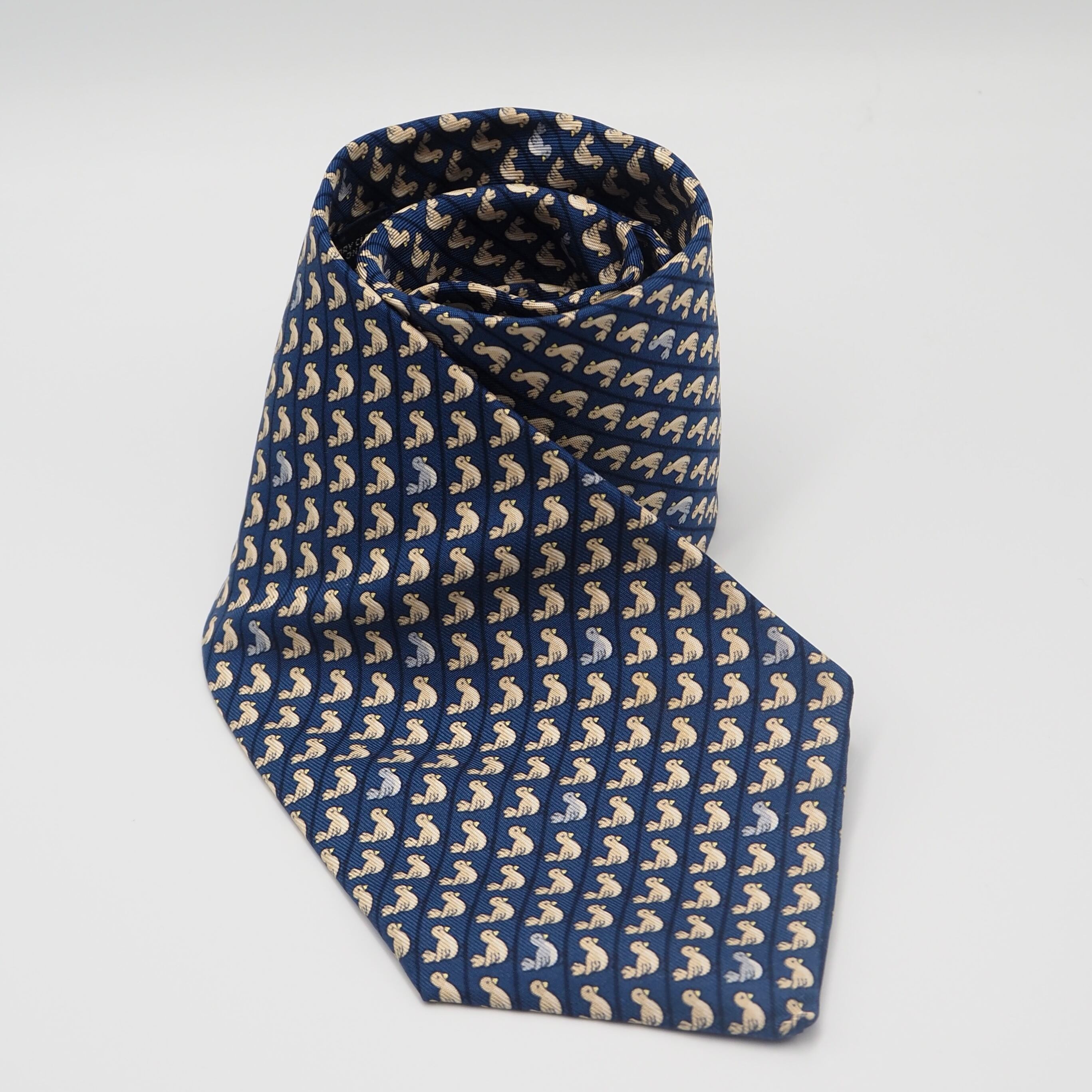 【未使用】HERMES エルメス シルク ネクタイ メンズ 水色×鳥柄 中古・古着通販】HERMES (エルメス) シルクレッサーパンダ柄ネクタイ