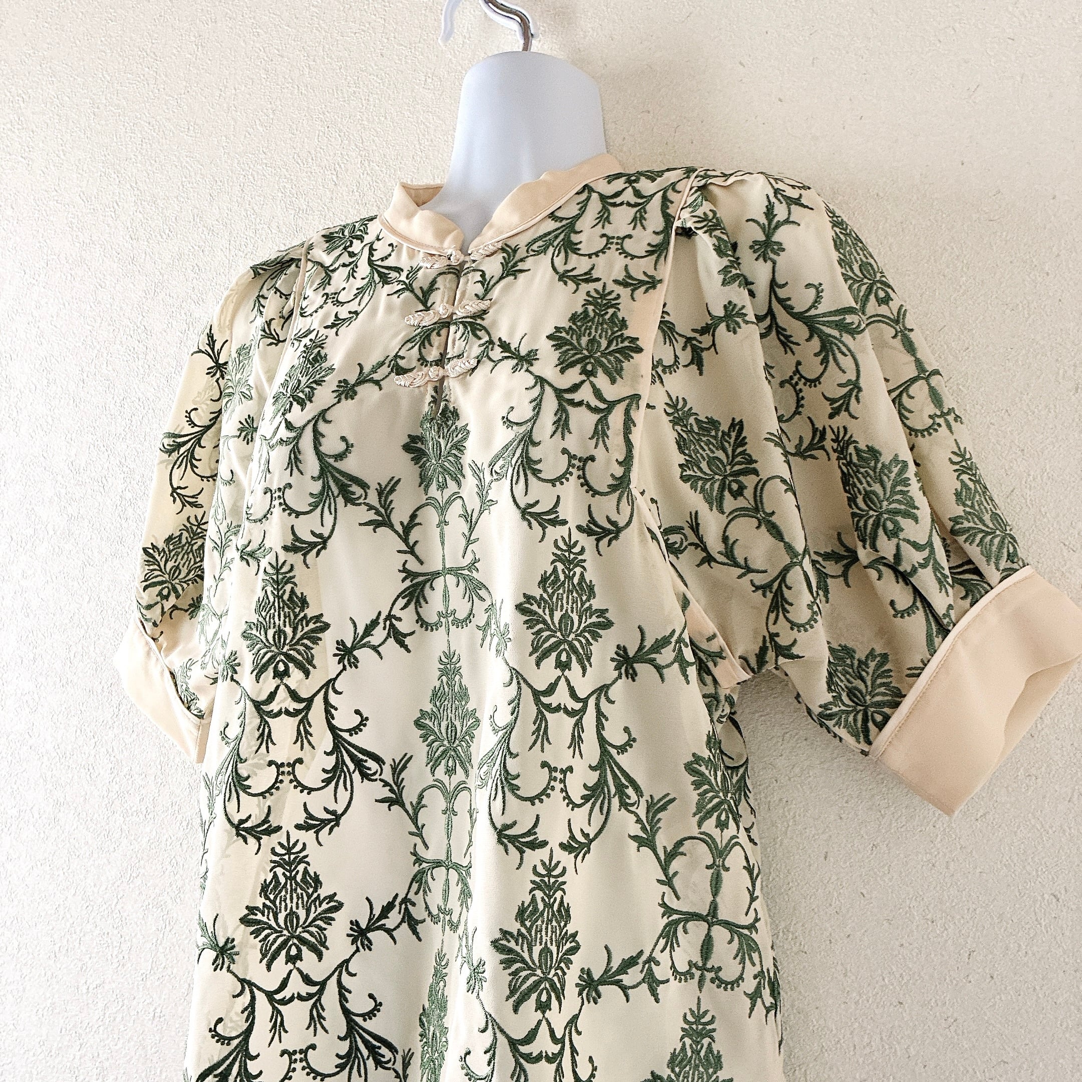 リリーブラウン Lily Brown オリエンタル刺繍チャイナトップス 半袖 花