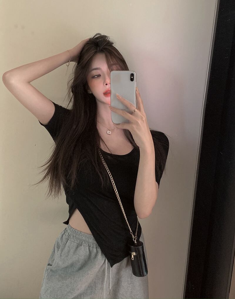 スリットTシャツ サマーショートスリムトップス 大人ガーリー スウィート キュート カジュアル 夏物 ブラックストロベリース77130261465