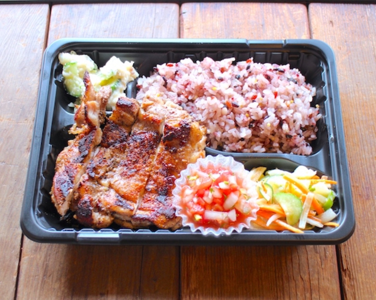 ジャマイカンジャークチキン弁当　Jamaican Jerk Chicken BENTO