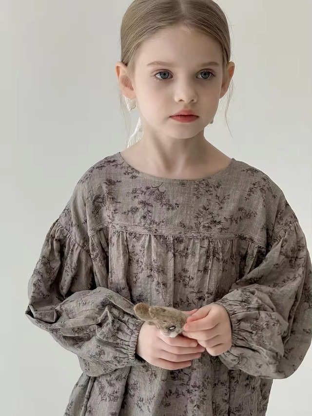 【取寄】さりげない裾レースが上品なヴィンテージ風花柄ワンピース