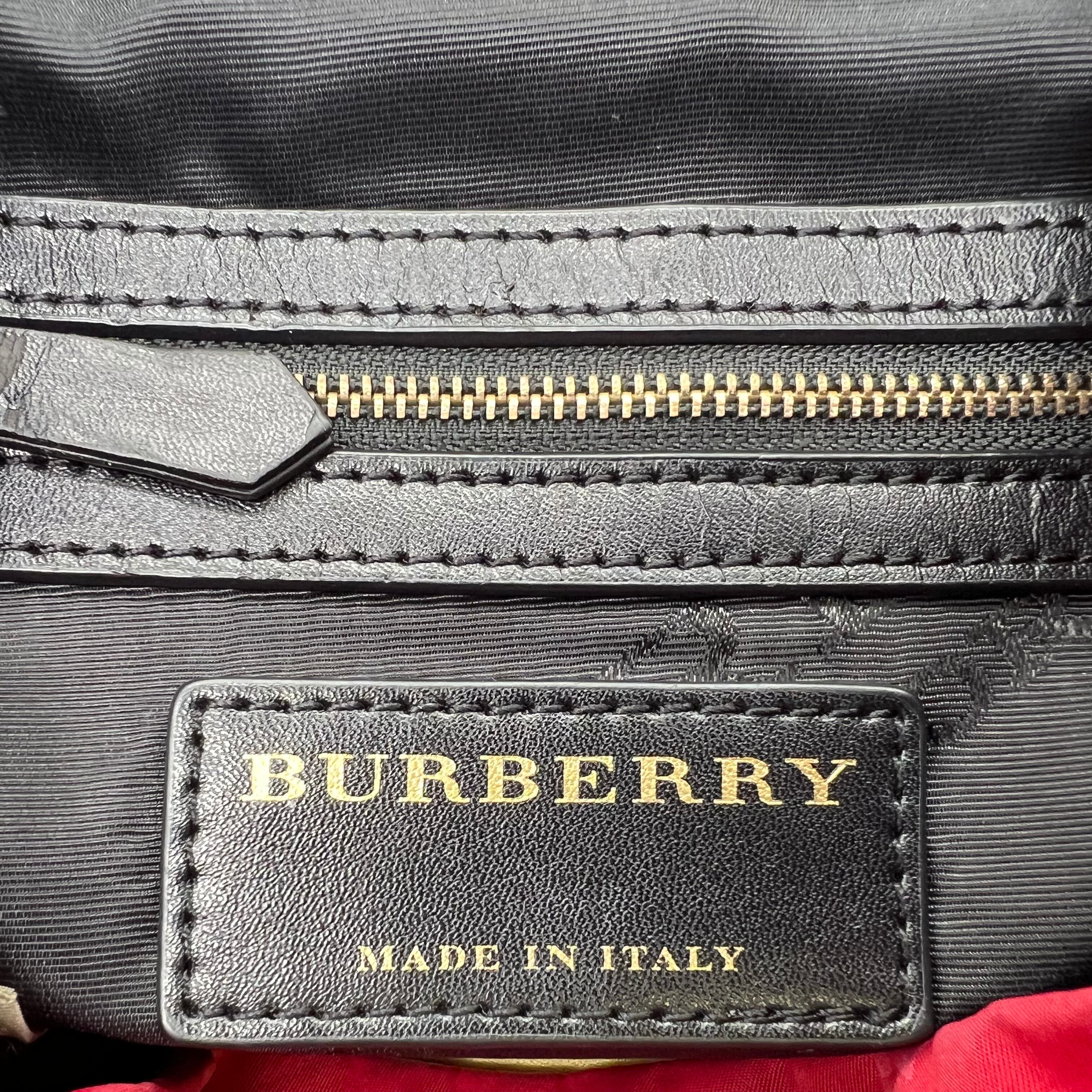 BURBERRY】バーバリー ナイロン バックパック リュック 赤 | Regalia.Japan