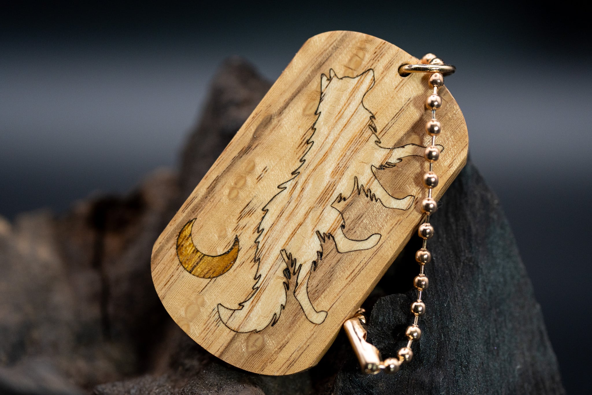 【 軌道の背骨 】白樫 ドッグタグ 象嵌 闊歩