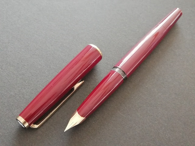 '70s　モンブラン ３２０ ボルドー　MONTBLANC 320　（細字）　14K　　　　　02175