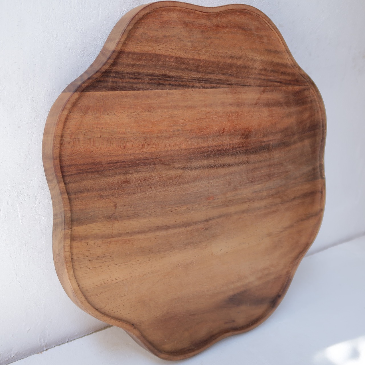 お花型の木製トレイ