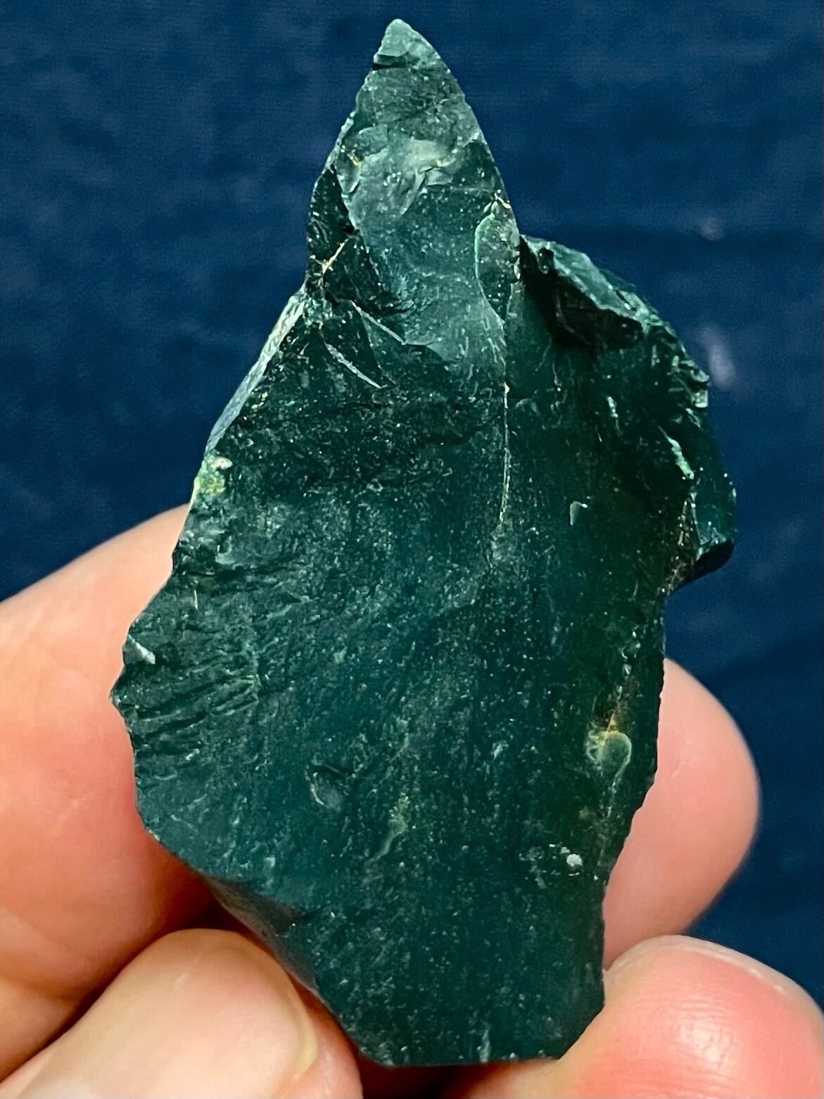 21) 魅惑の深緑!スーパー神聖「出雲石」超濃緑原石(中型)