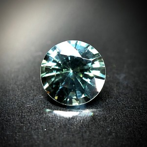 爽やかなミントグリーン 0.76ct 天然 グリーン サファイア