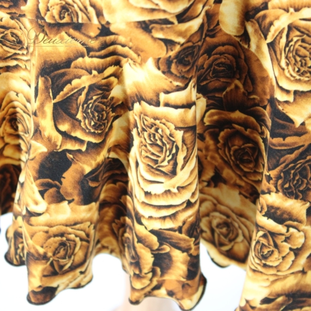 社交ダンス 衣装 ラテン ドレス ワンピース レッスンウェア パーティドレス レディース オールシーズン 花柄 ブラック系 イエロー系 薔薇 バラ シックデザイン カジュアルパーティー フェミニン ながさ84cm サイズ30cm 伸縮性あり 胸パッド付き おしゃれ ワンピース風 セクシー 薔薇柄 舞台衣装 ダンス衣装 レディースドレス ストレッチ くびれ効果 上品 派手すぎない プレゼント 人気