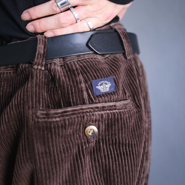 2-tuck tapered silhouette dark brown wide corduroy pants