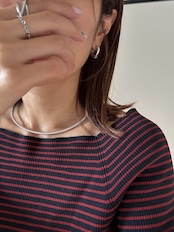 sleek wave necklace