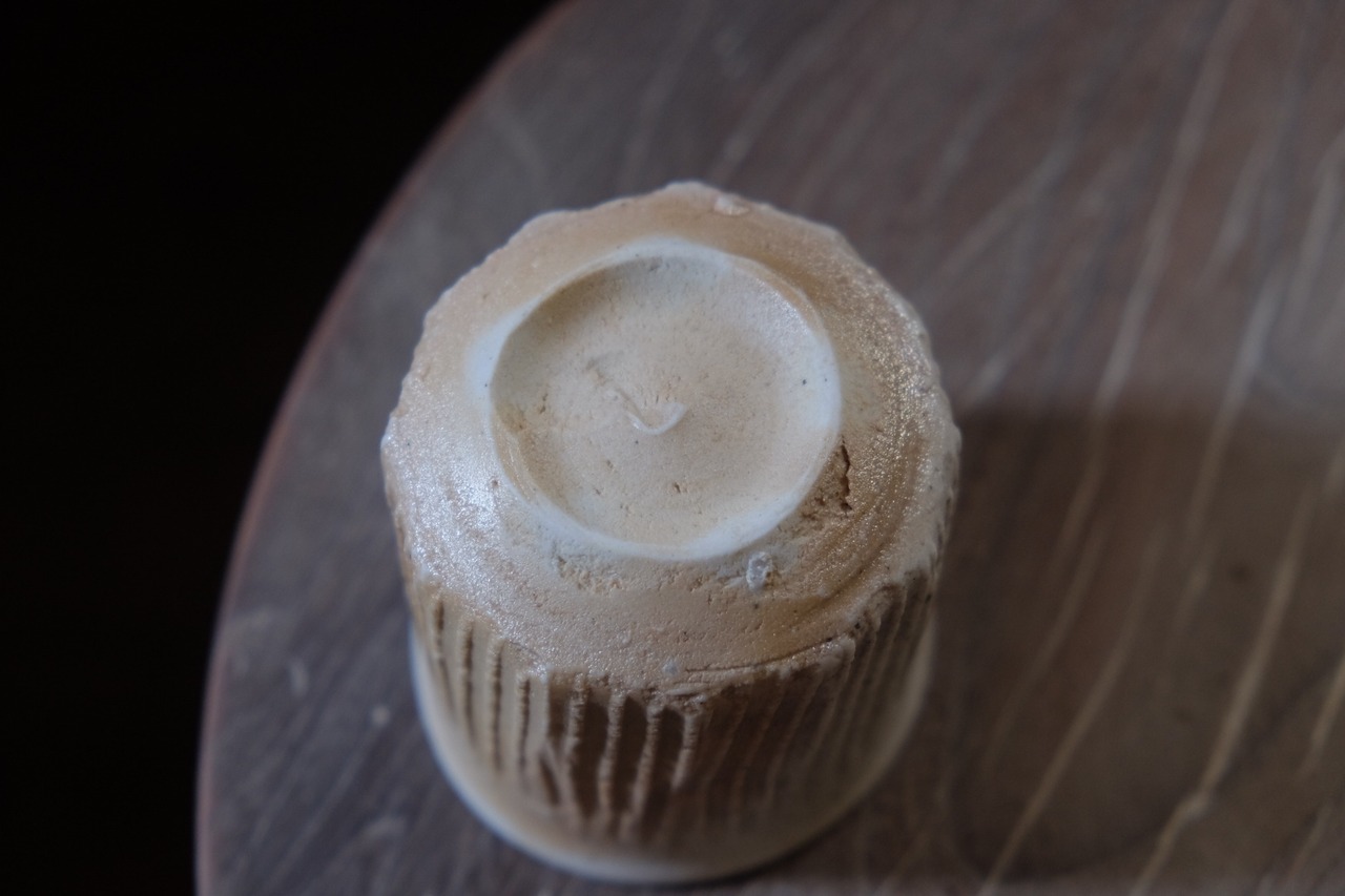 伊黒陶石鎬湯呑/志郎　　　　　　Igro-porcelain clay fluted carving cup/Shiro