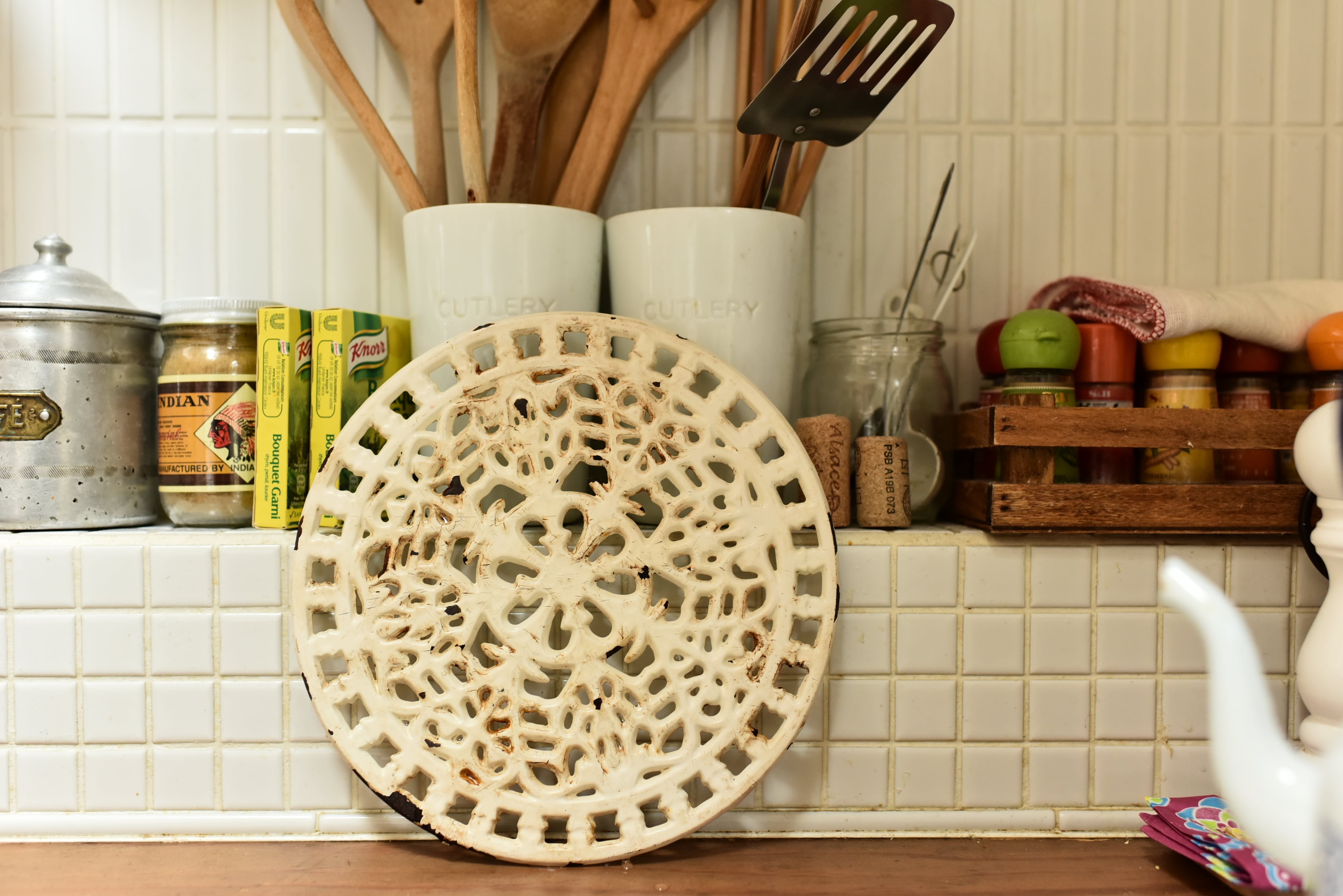 *売約済* 人気のアイアン トリベット / 鍋敷き 白 フレンチアンティーク