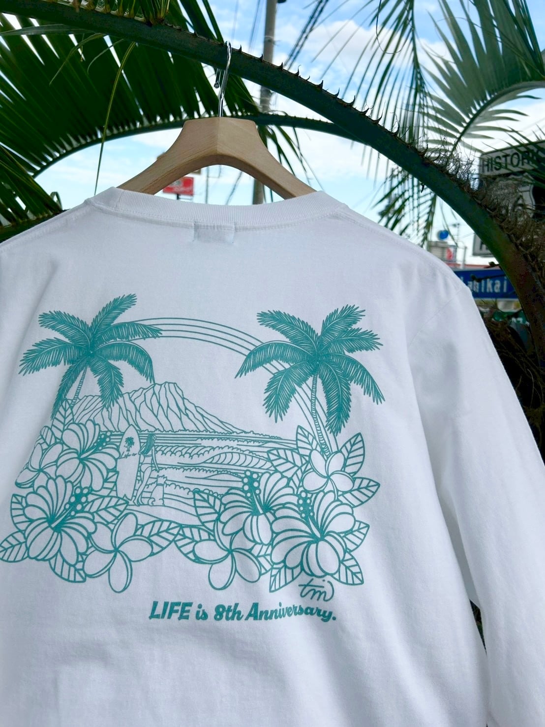LIFE is × TAMOコラボ ワンカラーロンT ￥7,000(￥7,700)