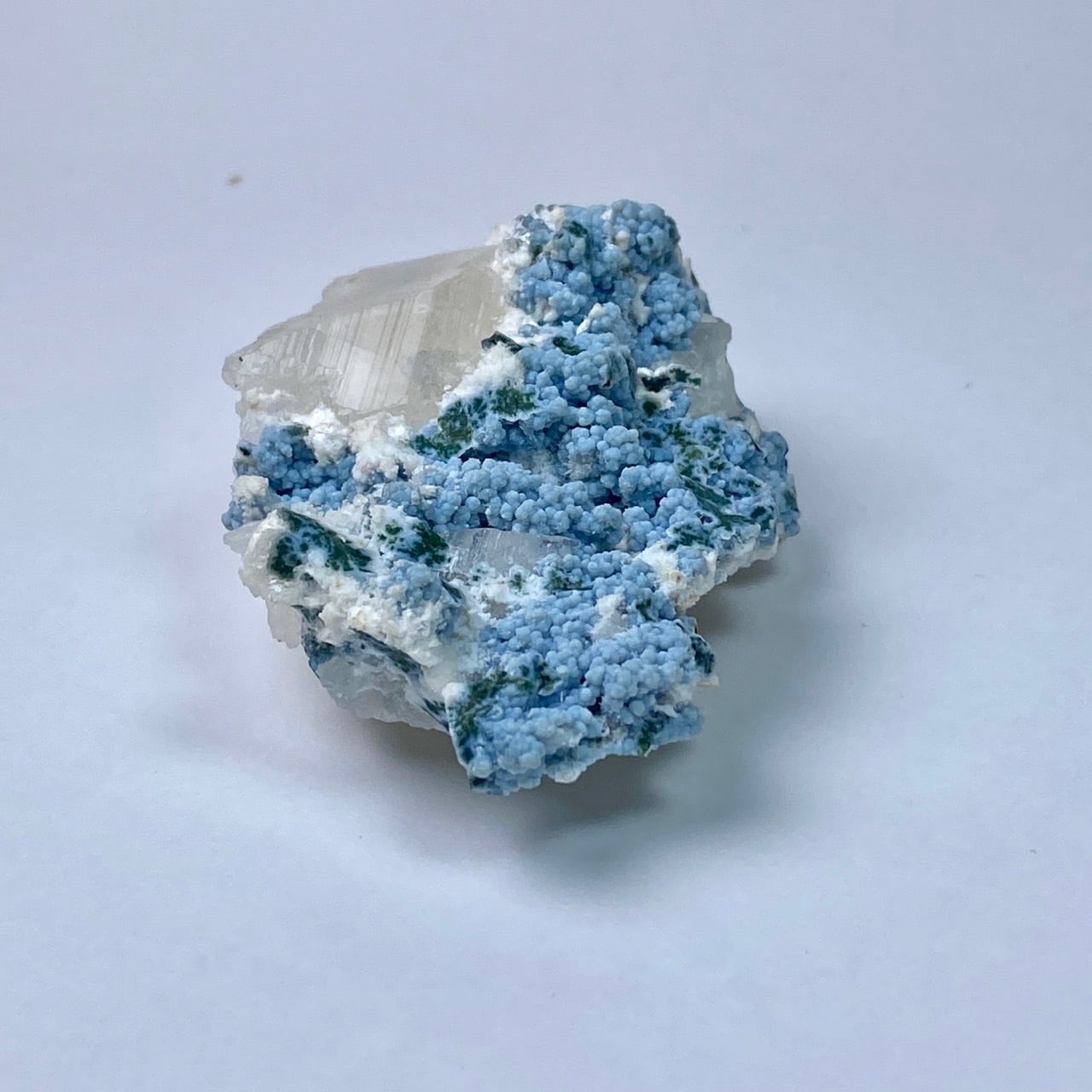 カルサイト共生ブルーカルセドニーのクラスター Blue chalcedony