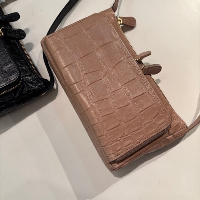 BARDOT ROSE　型押しお財布ショルダー