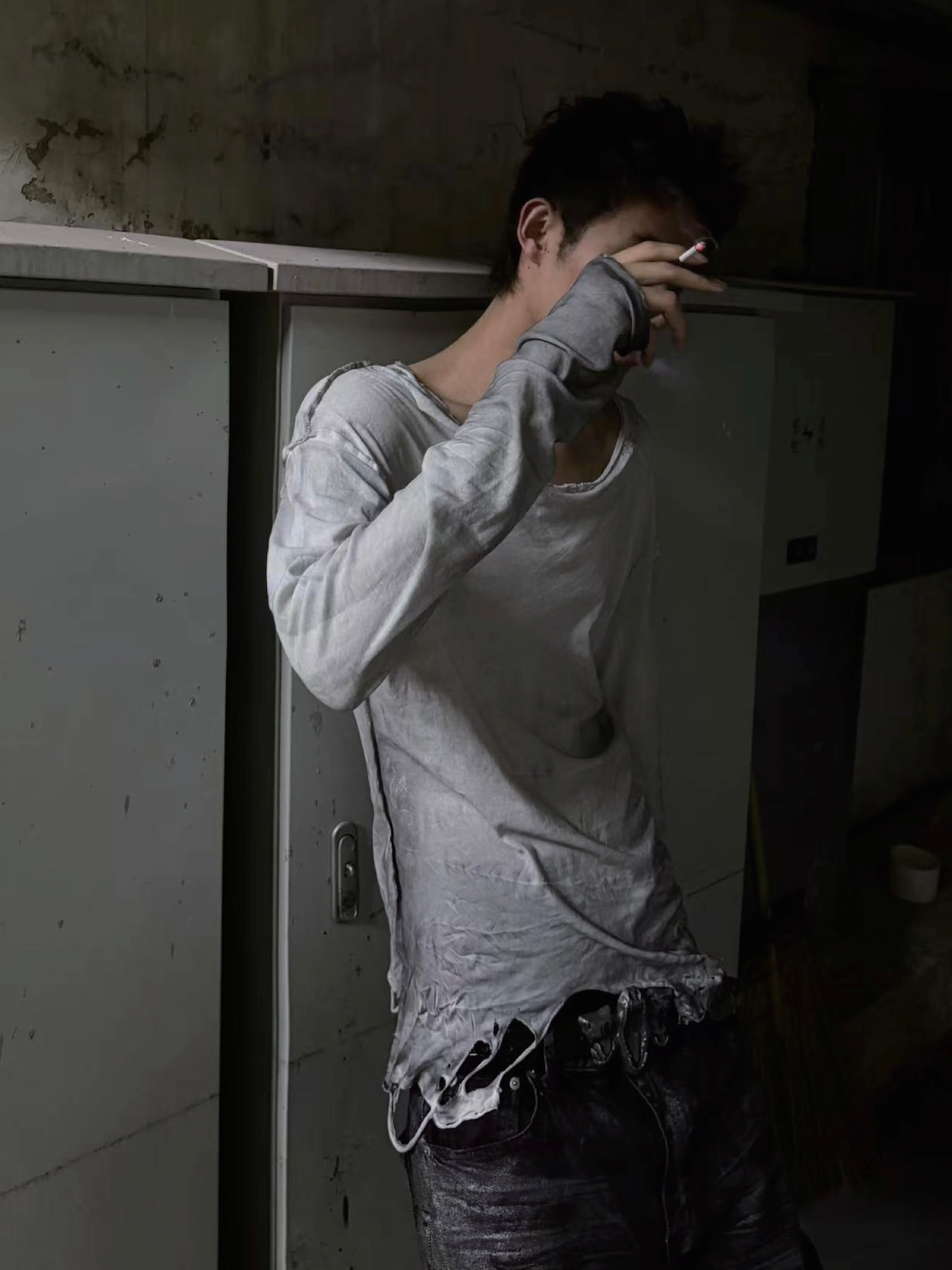 【CinderVein】Distressed Spray Wrinkled Long Sleeve Tee