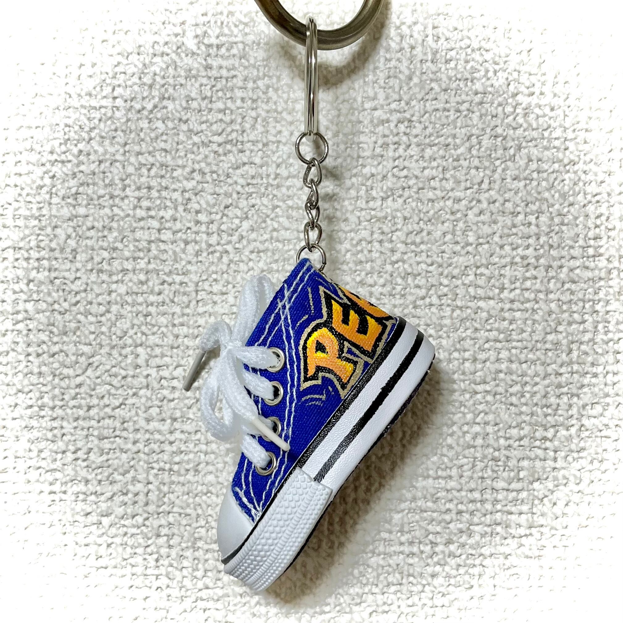 ペイントミニスニーカーキーホルダー｢PEACE.｣ | Ka$me ARTSHOP 