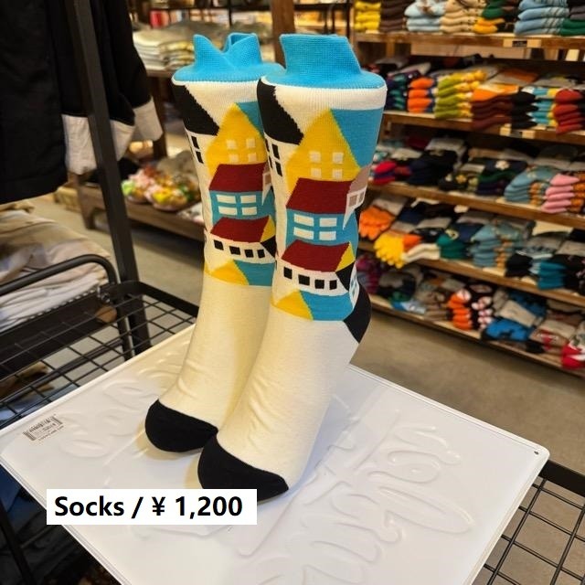 TOPANGA SOCKS Lady's　レトロな街並み　ソックス　靴下　ユニーク　街並み　レトロ　建物　足元ファッション　プチギフト　クルーソックス　スニーカー