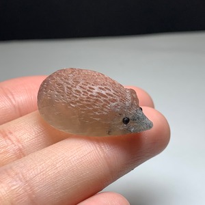 14.可愛い色合い☆フローライト ハリネズミ