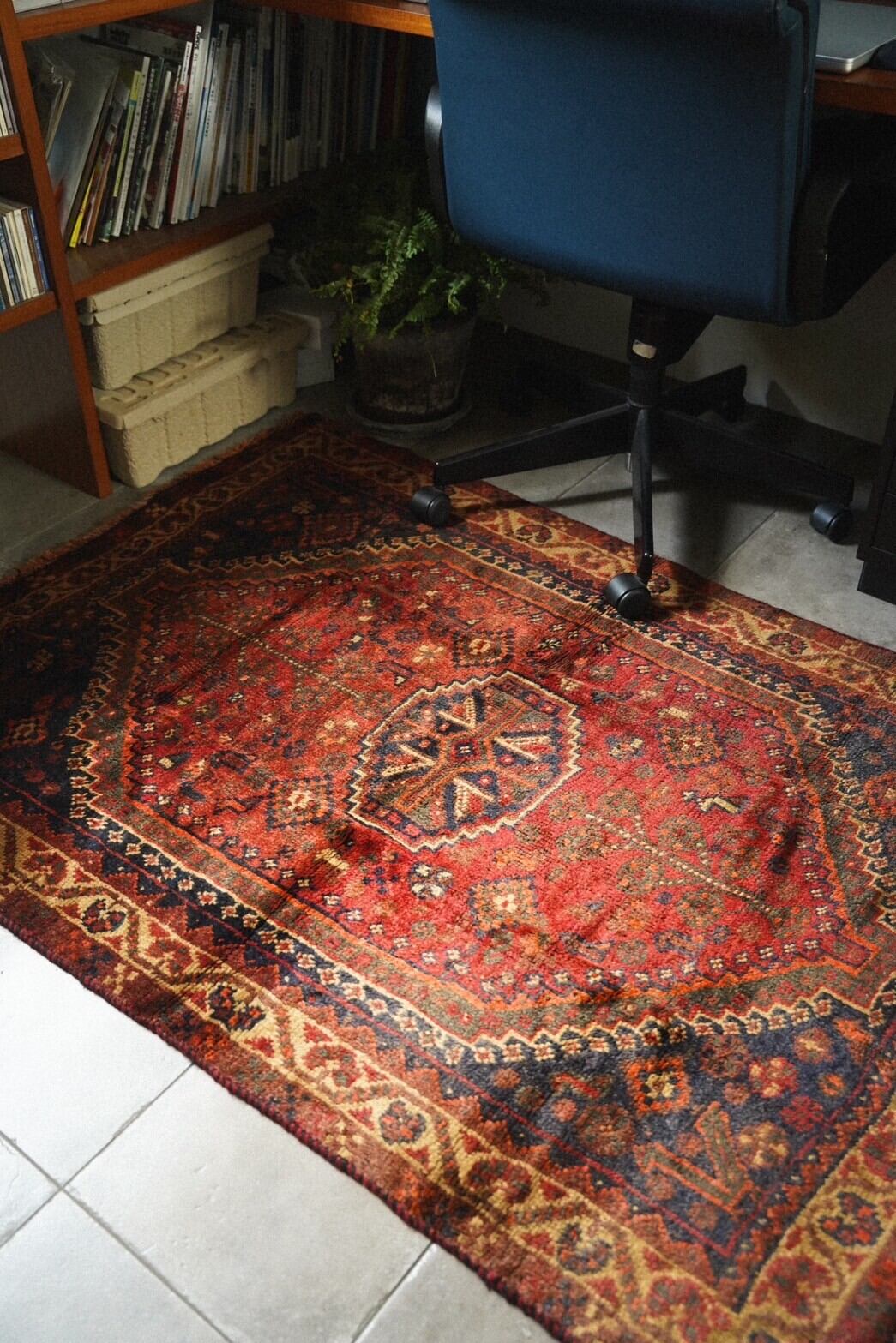 1271-Vintage Qashqai rug