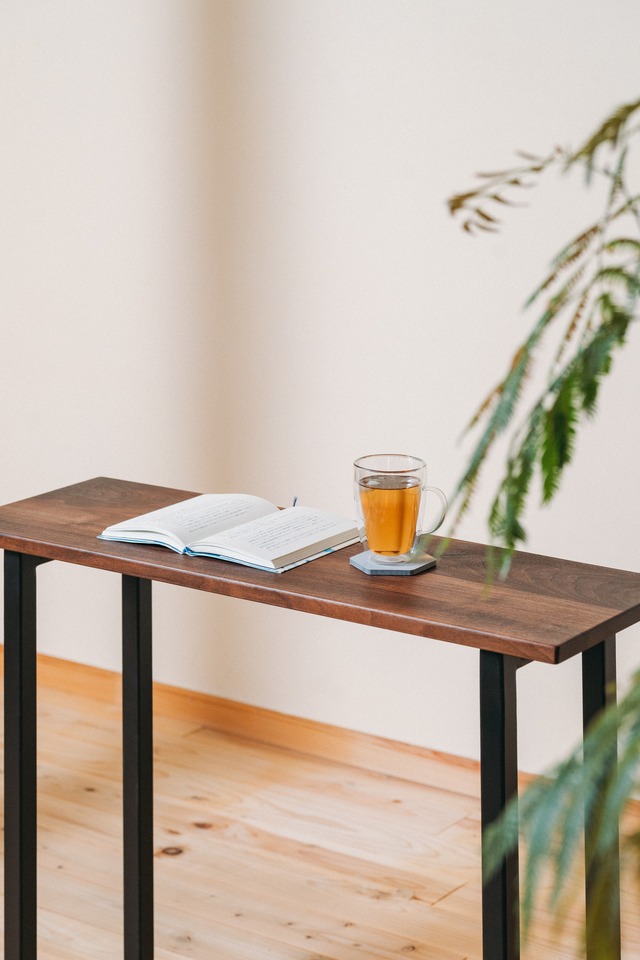 無垢材×スチール脚　スリムテーブル　ウォールナット無垢材｜幅90cm