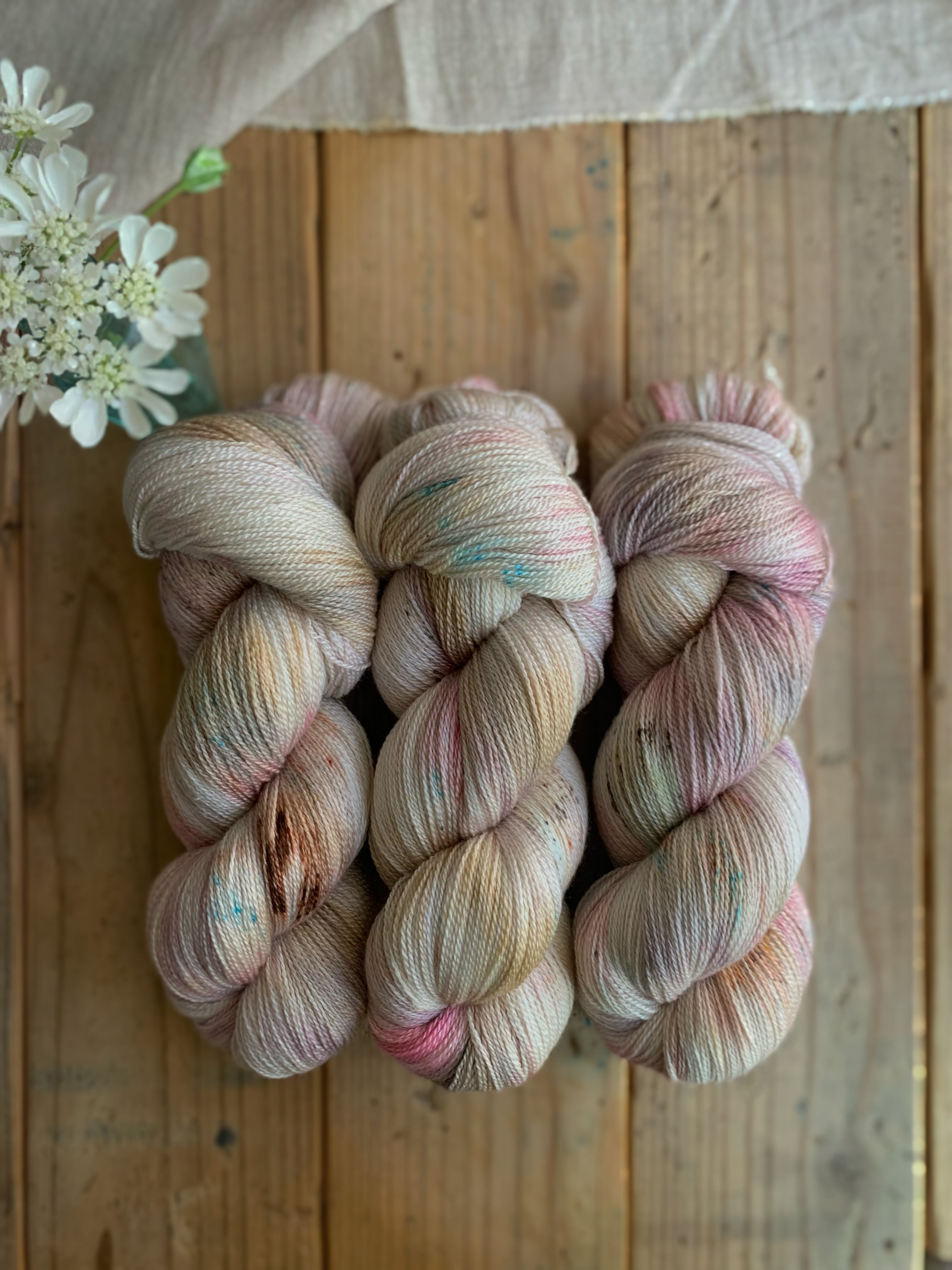 受注販売】BFL 100 Lace「つつじもゆ」手染め毛糸 | Tamayura yarn