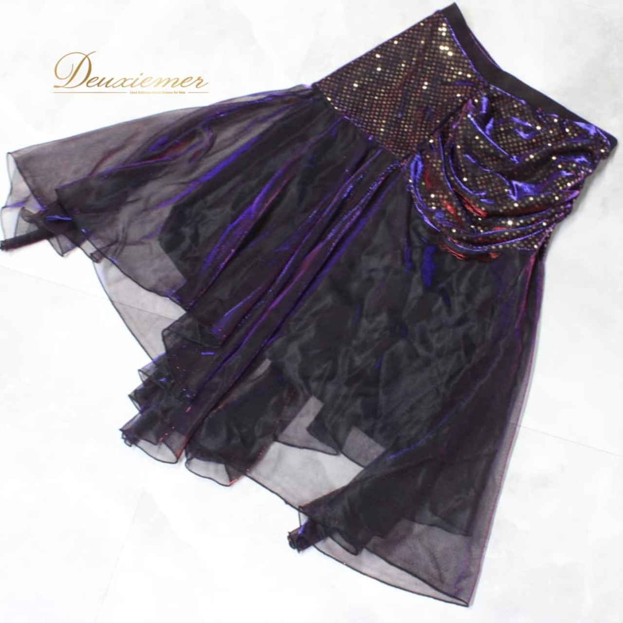 社交ダンス 衣装 スタンダード スカート レッスンウェア ブラック系 レッド系 パープル系 ブルー系 ゴールド系 青 赤 黒 金 紫 練習着 フレアスカート 社交ダンススカート 練習用スカート ダンスレッスン 競技 スタンダード用 スカート単品 タンブラー風 フリル風 裾広がり ひらひら オシャレ きれいめ 派手め 華やか 光沢感 シアー感 メッシュ風 裏地なし風 伸縮性あり ファスナー付き 裾 フリンジ風 カラフルカラー グラデーション風 鮮やか カラー切替 ブルーパープル レッドパープル 紫赤青