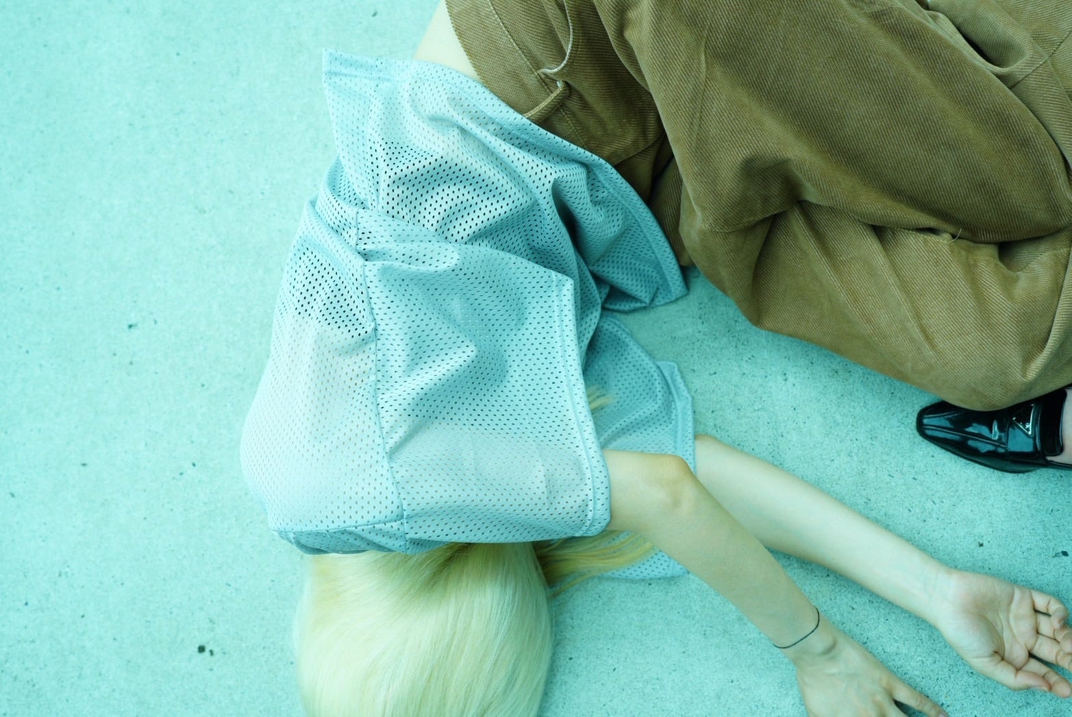 LILLY DEL SALONE × MOON TREE  PLANET MESH SHORT PULOVER]