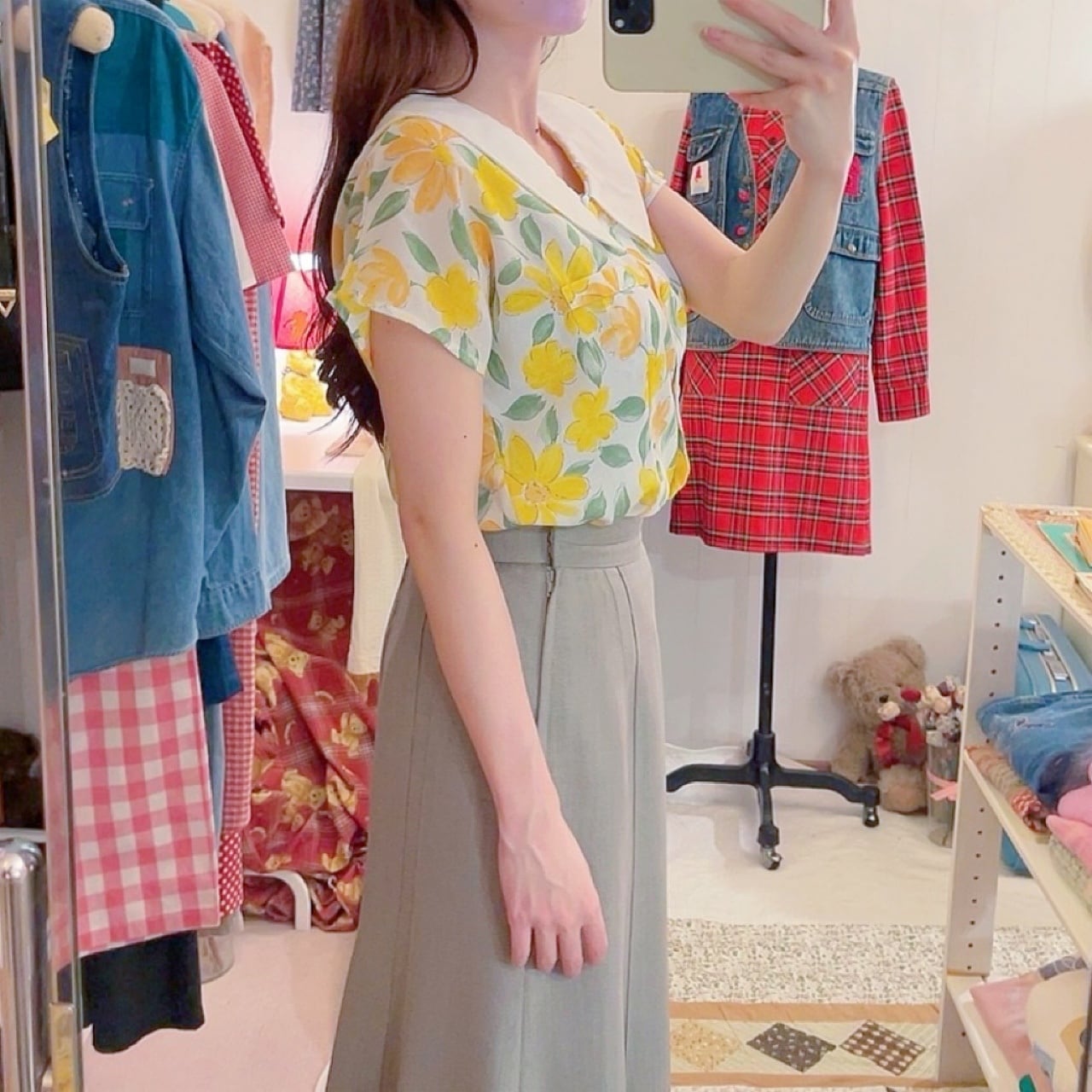 lemon yellow flower white collar blouse