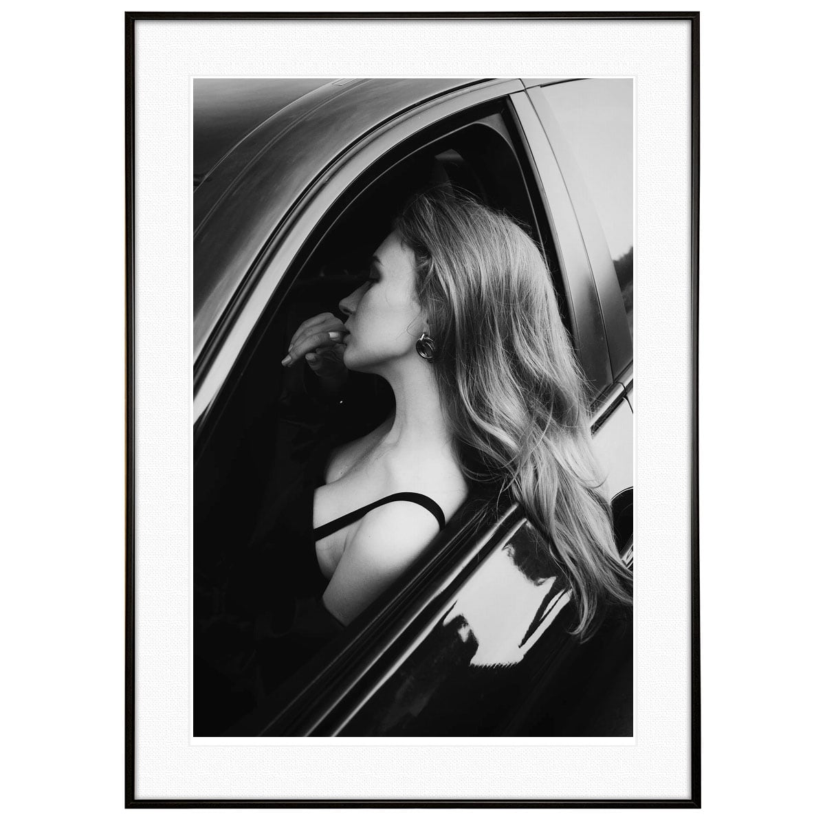 人物写真 車に乗る髪の長い女性 インテリアモノクロアートポスター額装 AS2407
