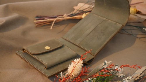 【受注製作（カラー変更可）】3つ折りミドルウォレット