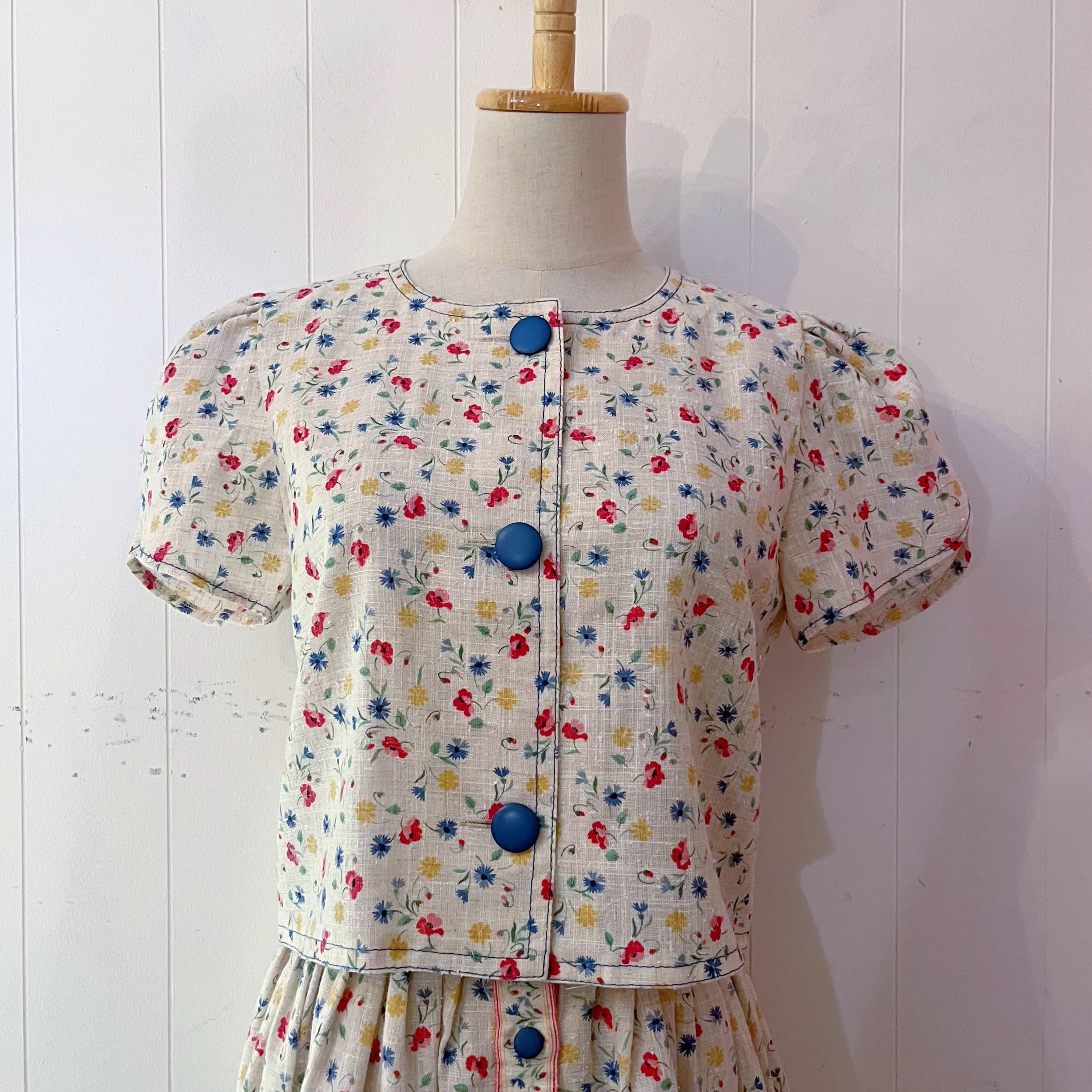 blue button flower set up