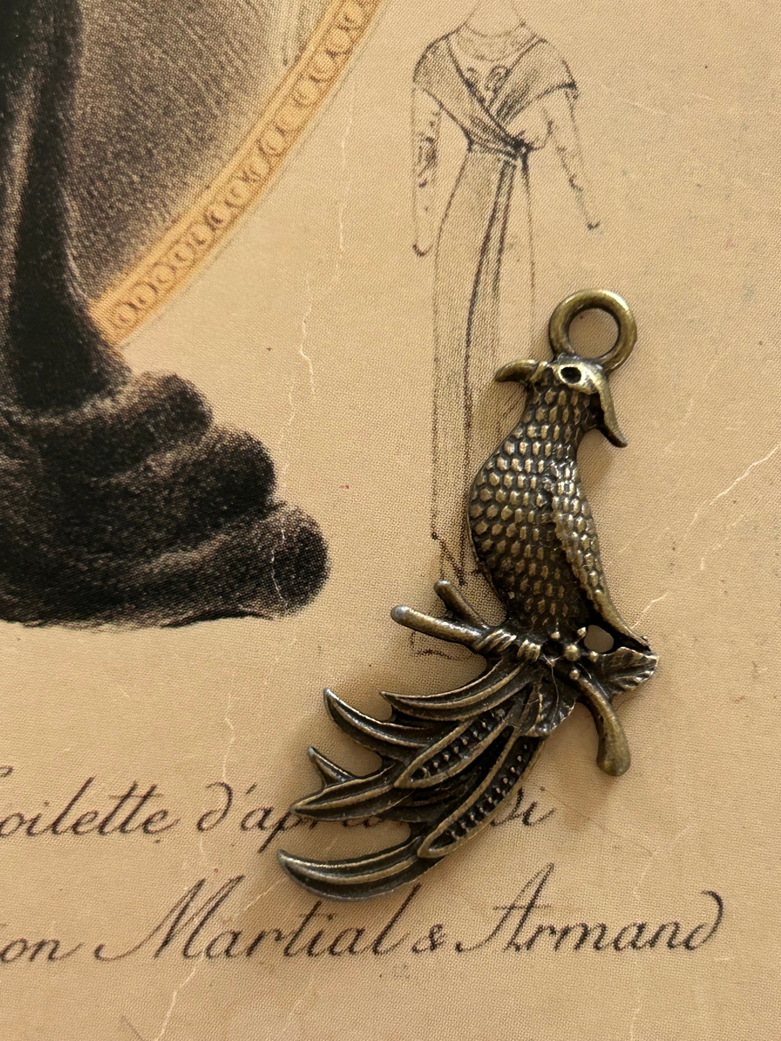 輸入デザインパーツ 金古美 尾長鳥 40mm チャーム アクセサリーパーツ デコレーション材 とり