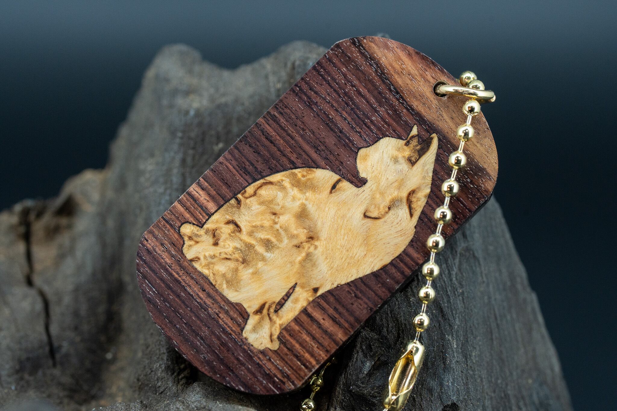 【王室御用達 】キングウッド ドッグタグ象嵌 優雅に座る猫