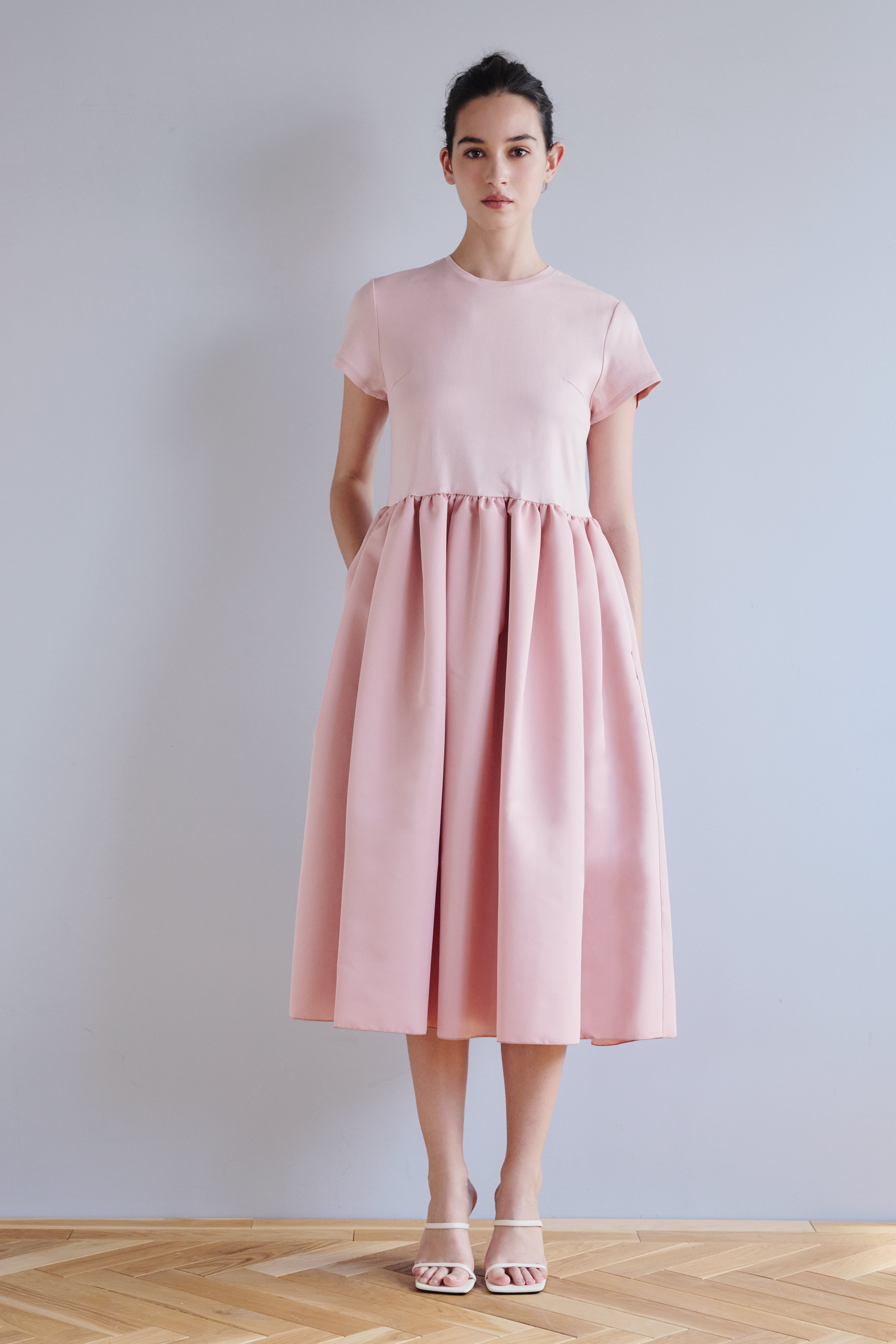 美品　akiki アキキ　バレリーナ　ワンピース　ballerina ベージュ BALLERINA T-DRESS SMOKEPINK | AMICA・kids