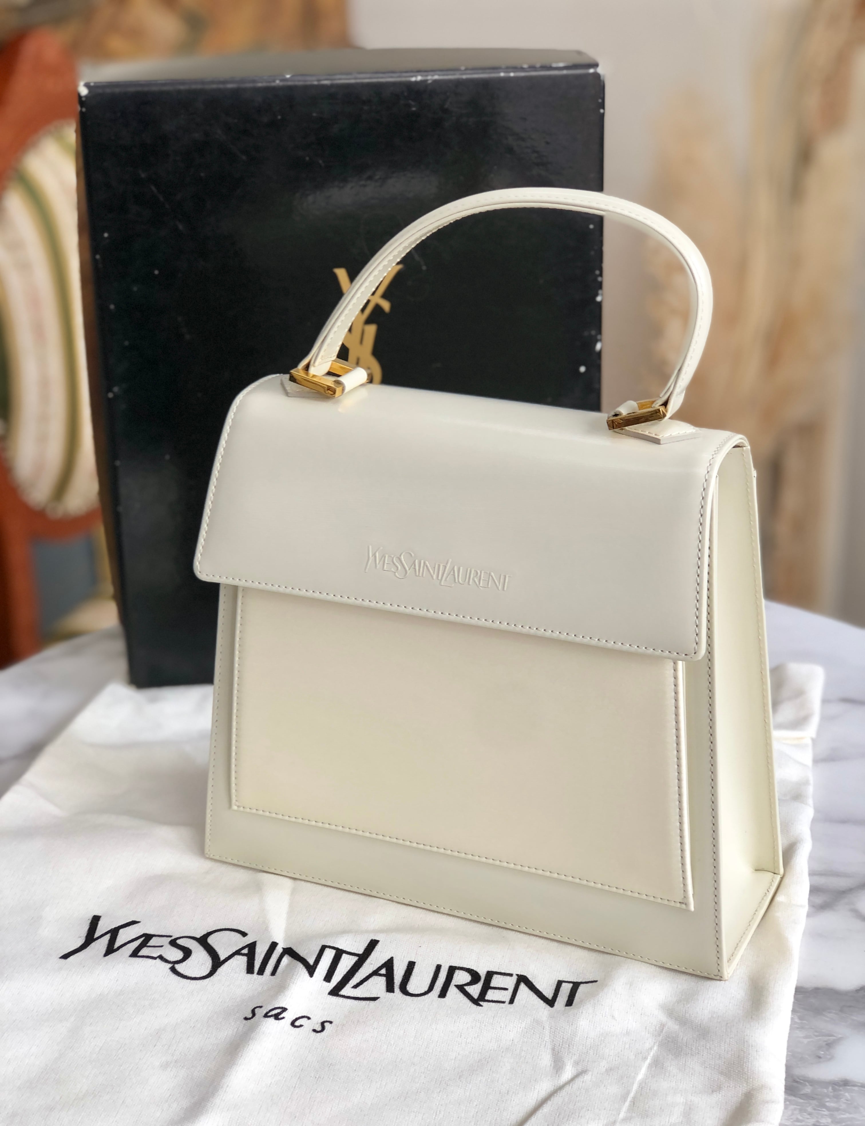 Yves Saint Laurent イヴ ・サンローラン ロゴ型押し ファブリック