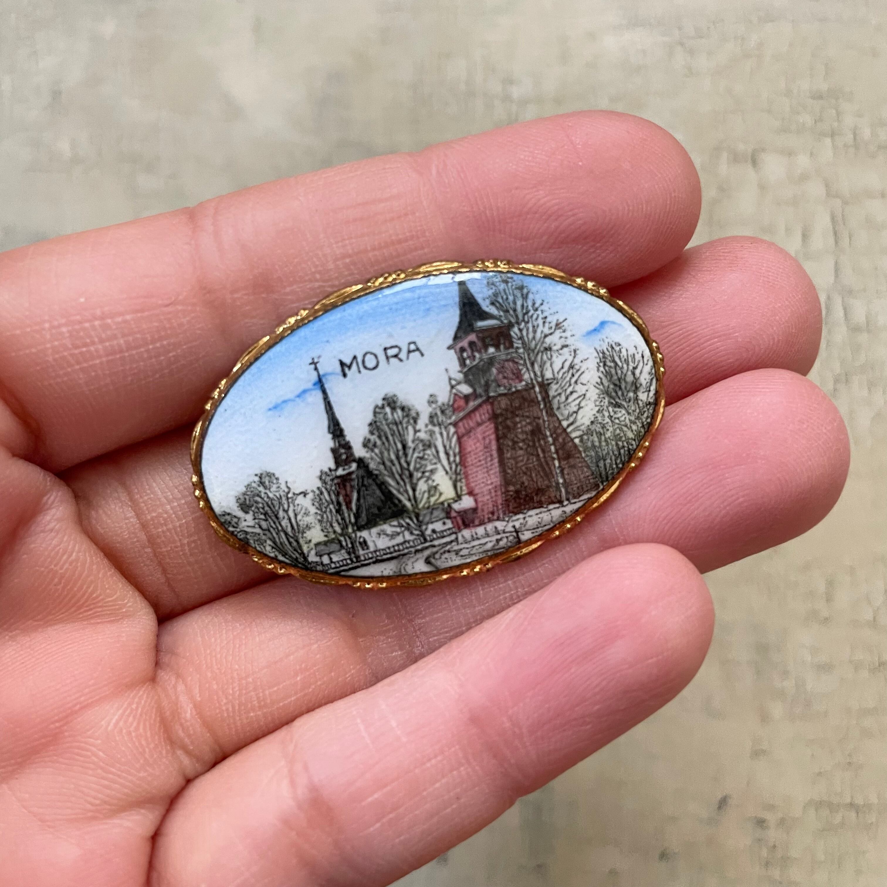 ムーラのブローチ