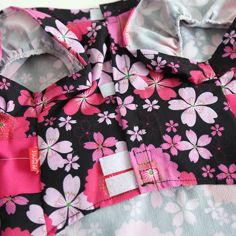 犬服 ハンドメイド着物 Mサイズ 花柄 黒 桜 2026桜お花見 犬服 ドッグウェア 浴衣 着物 夏祭り 正月 初詣 花柄