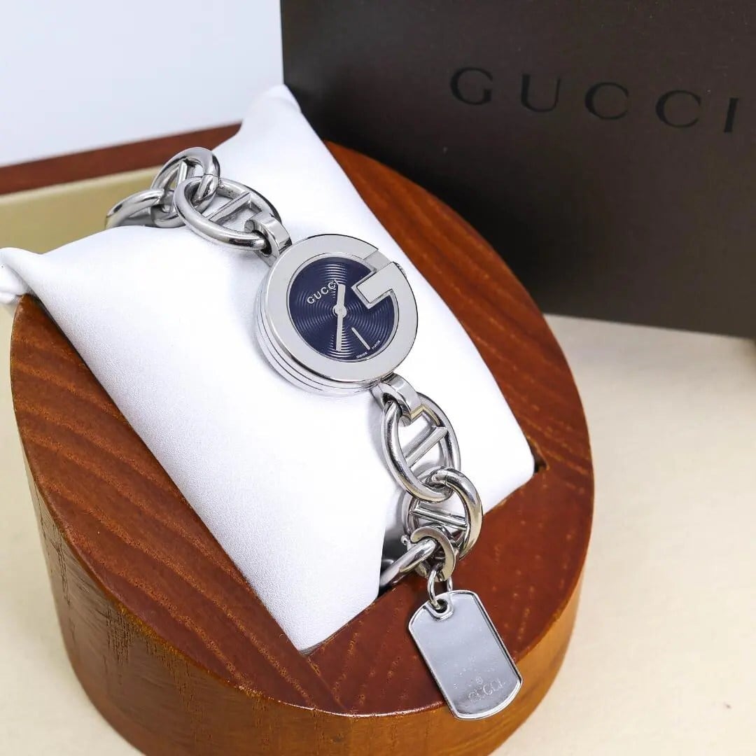 稼働 FENDI 腕時計 2100L 白文字盤 新品電池 ラウンド 650 | Like a