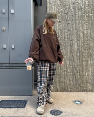 calm oversized nylon pullover jacket <coffee>