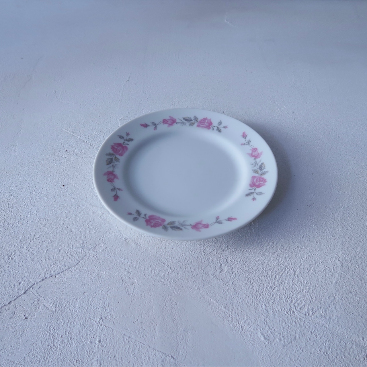 【台湾食器】淡いピンクのお花-小皿