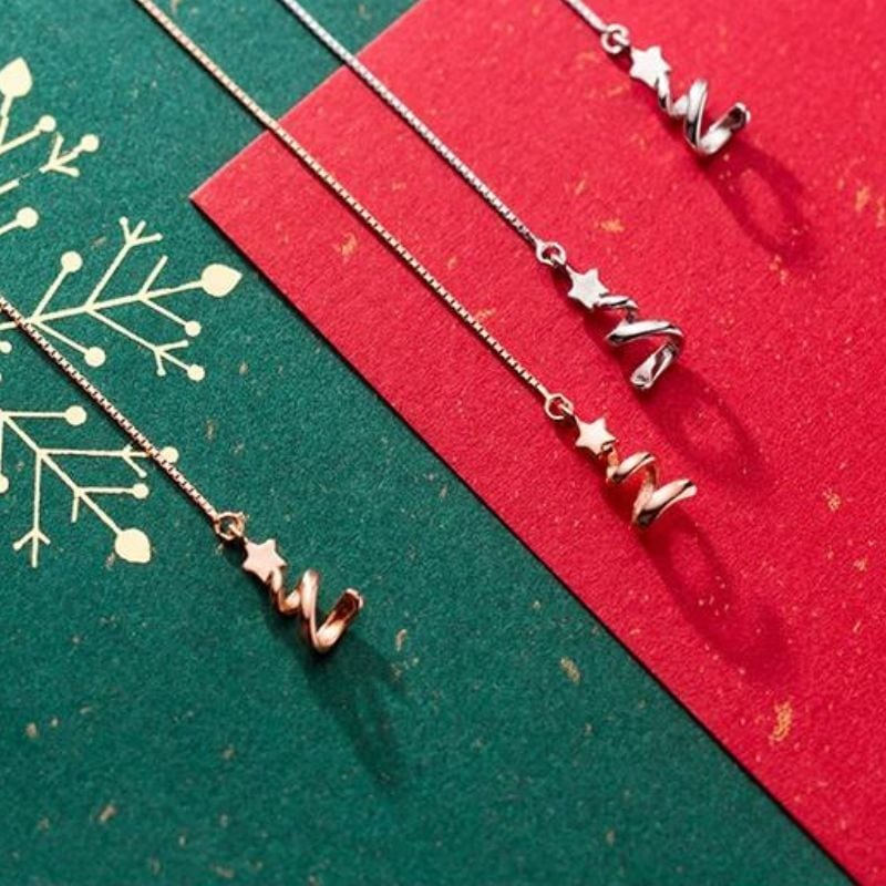 クリスマスにぴったり！クリスマスツリーのピアスでおしゃれに輝こう