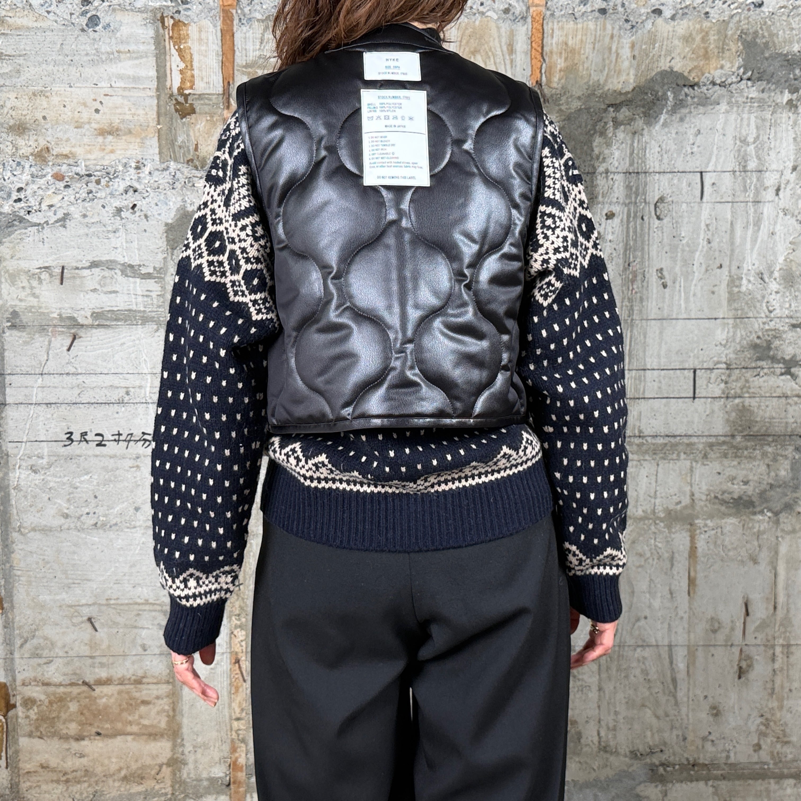 HYKE【ハイク】 FAUX LEATHER QUILTED CROPPED VEST (17605) / BLACK