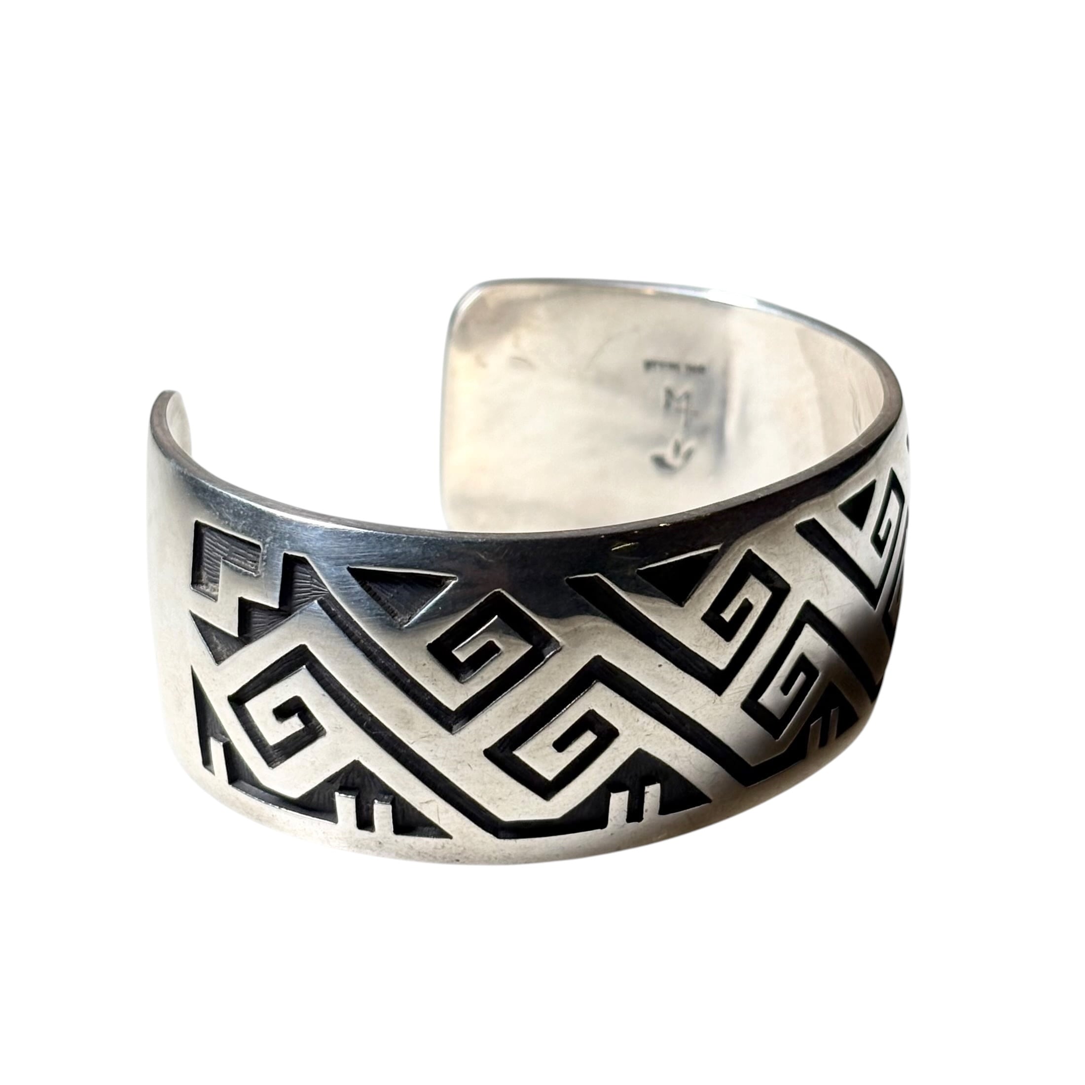 ホピ族　バングル　Mark Tawahongva レア　スターリング Hopi Mark Tawahongva silver overlay bangle “water symbol” | NOIR